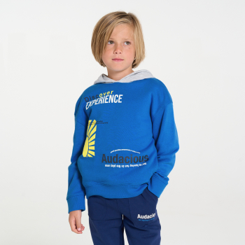 سويت شيرت بطبعة رسالة باللون الأزرق للفتيان.